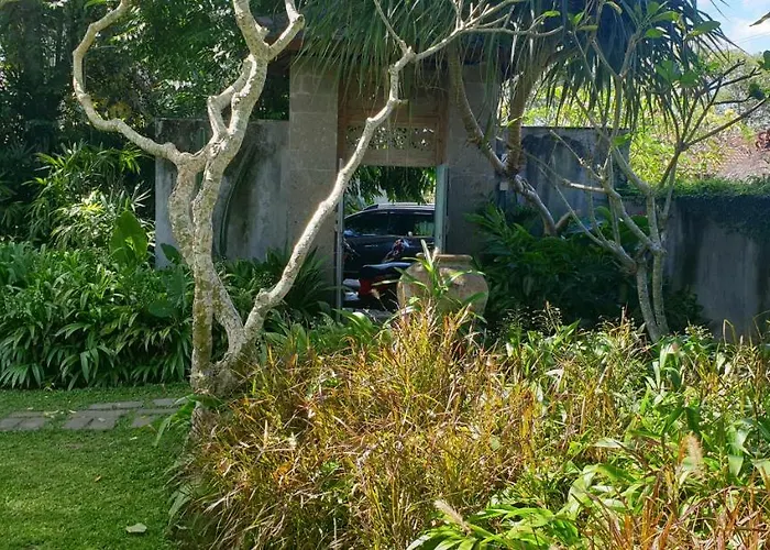 Limasan Lodge *