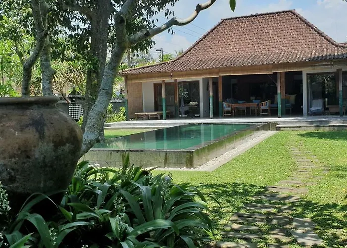 Limasan Lodge